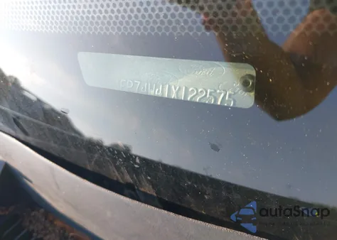 2001 Ford Crown Victoria Lx from USA, damaged, VIN 2FAFP74W41X122575